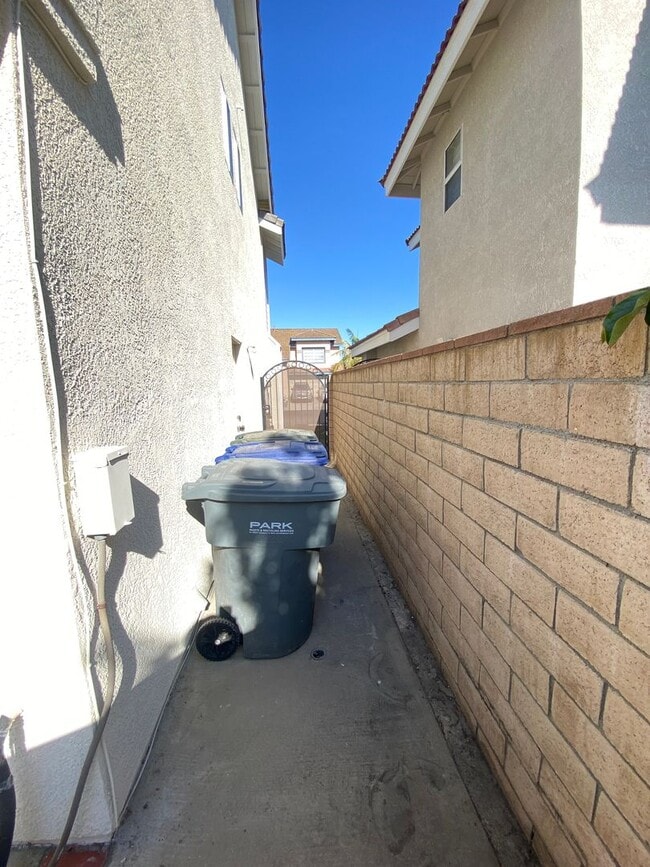 Building Photo - Very Spacious 3 Bedroom, 2.5 Bathroom House For Rent in Buena Park-Lots of Recent Upgrades!