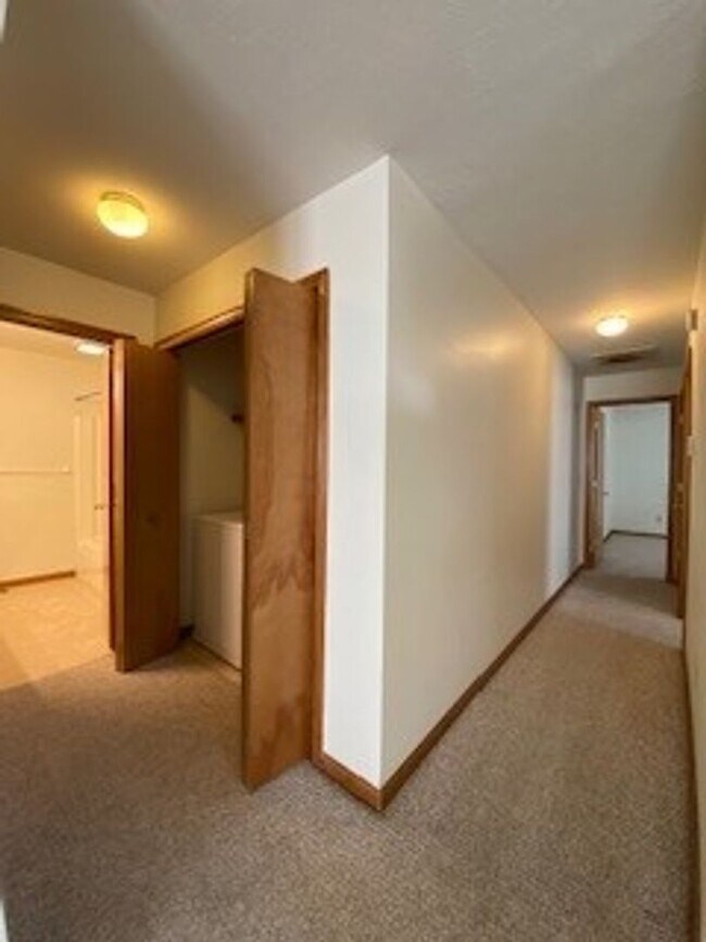 Building Photo - 212 Stonewall Ct