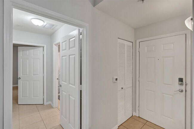 Building Photo - 2421 NE 65th St