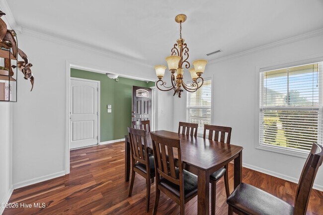 Building Photo - 553 Montego Ct
