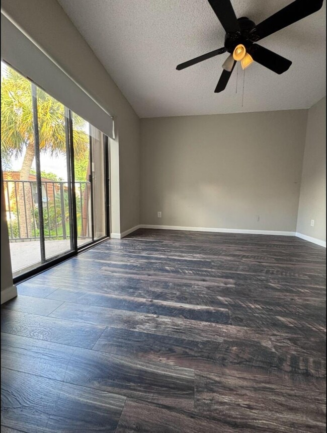 Building Photo - 1532 W Harmony Lake Cir