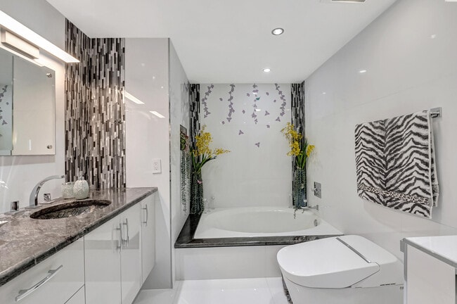 Building Photo - 4301 N Ocean Blvd