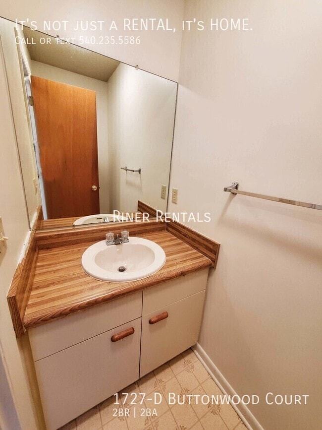 Building Photo - 1727-D Buttonwood Court-