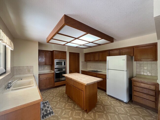 Building Photo - Spacious Home with views of the Irish Hill...