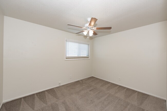 Building Photo - 2448 S Engler Ave