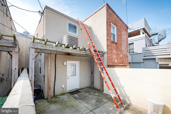 Building Photo - 3206 Elliott St