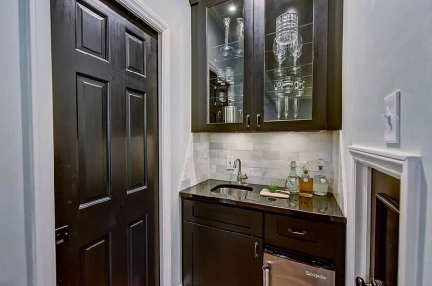 Building Photo - 600 Hermitage Ct