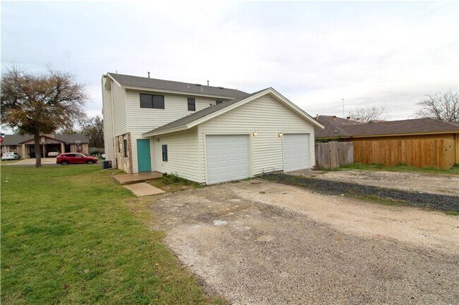 Building Photo - 9606 Night Star Dr