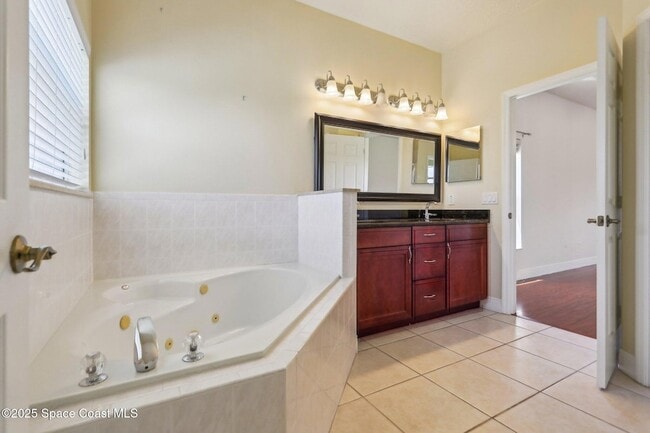 Building Photo - 929 Hialeah St
