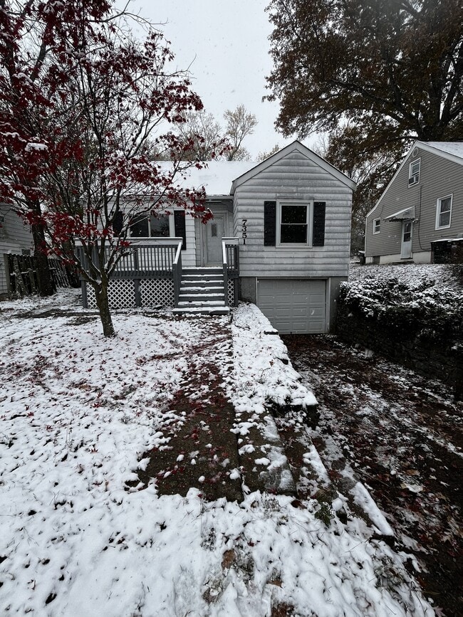 Primary Photo - 7351 Clovernook Ave