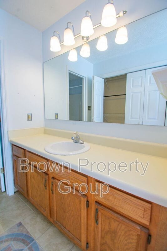 Building Photo - 6839 Shawcross Ln