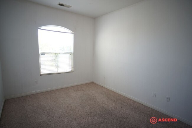 Building Photo - Lovely Home in Southwest Bakersfield!