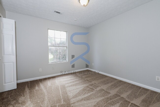 Building Photo - Move in before October 31st and get a $250...