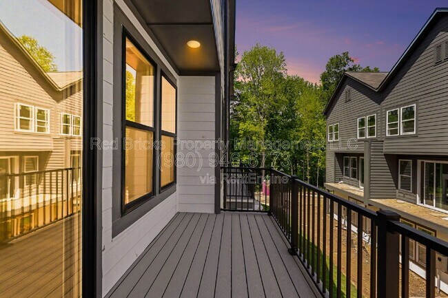 Building Photo - 7920 Sansom Cir