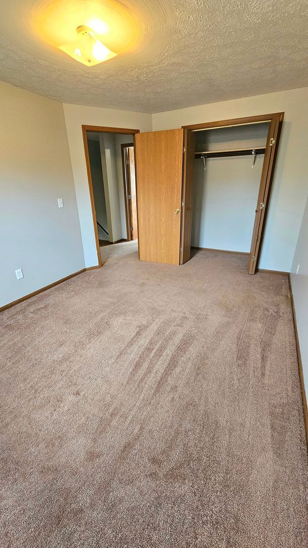 Building Photo - 851 Forest Dr