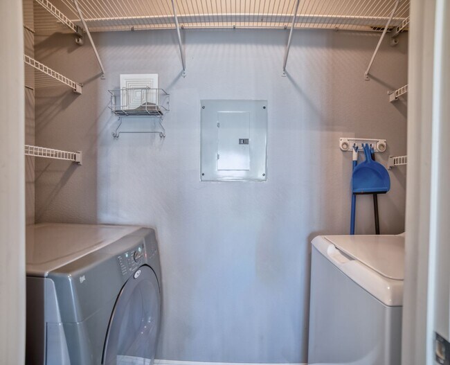 Building Photo - NEWLY RENOVATED AND FULLY FURNISHED CONDO ...