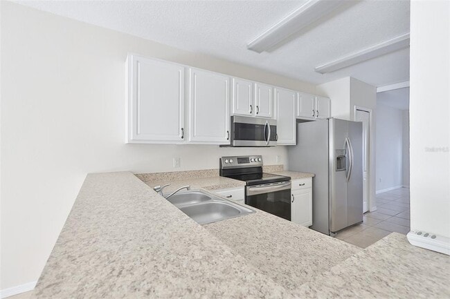 Building Photo - 15843 Fishhawk View Dr