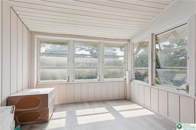 Building Photo - 313 Edgewood Dr