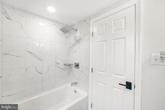 Building Photo - 4 Walnut St