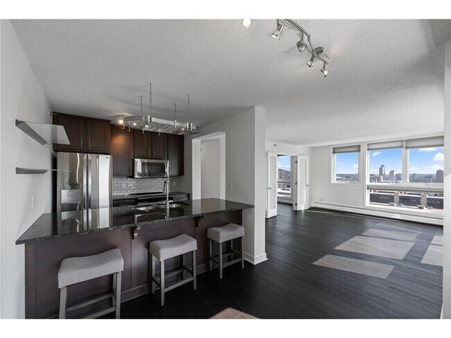 Building Photo - 433 S 7th St