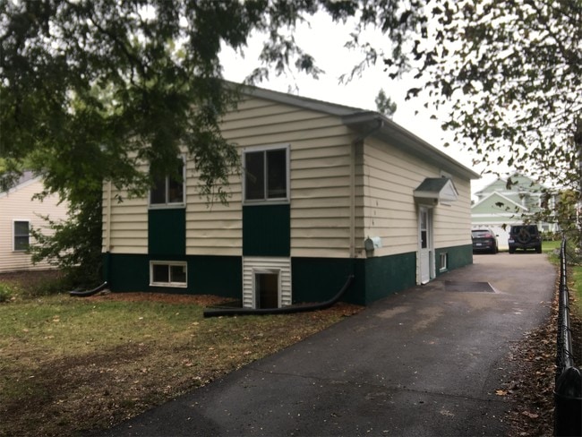 Building Photo - 606 Spartan Ave