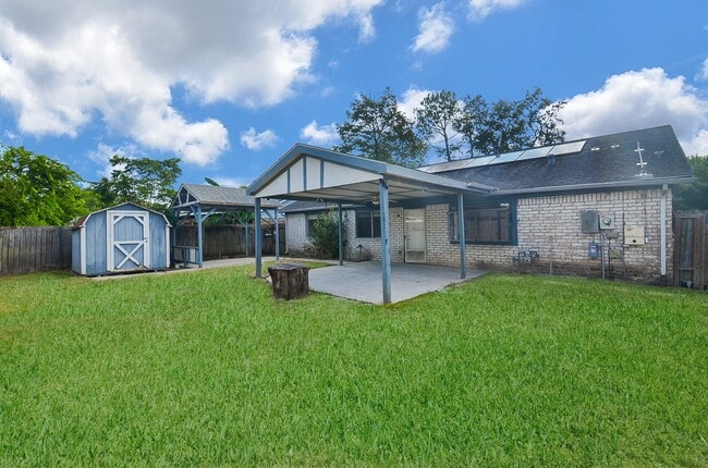 Building Photo - 3722 Brier Gardens Dr