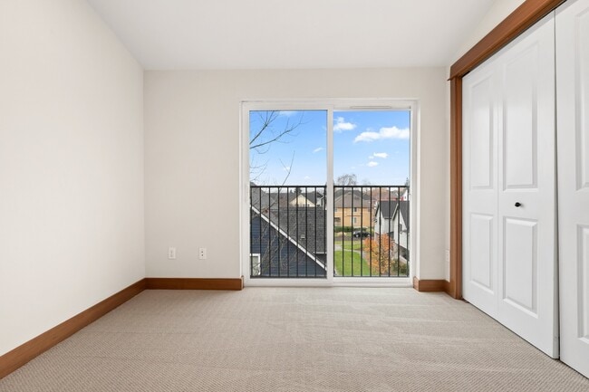 Building Photo - Immaculate West Seattle Townhome