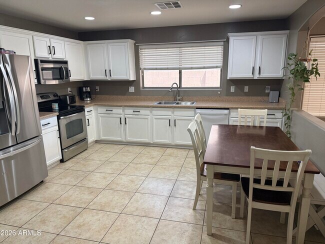 Building Photo - 5943 S 248th Dr