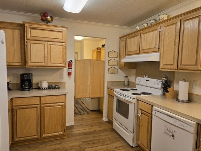 Building Photo - Spacious Home Near Mechem