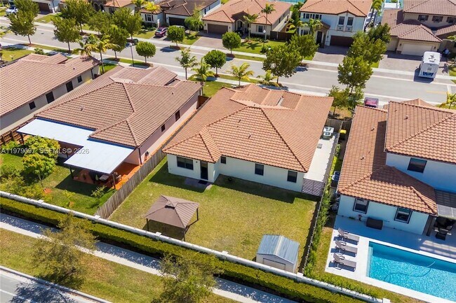 Building Photo - 2541 SE 1st St