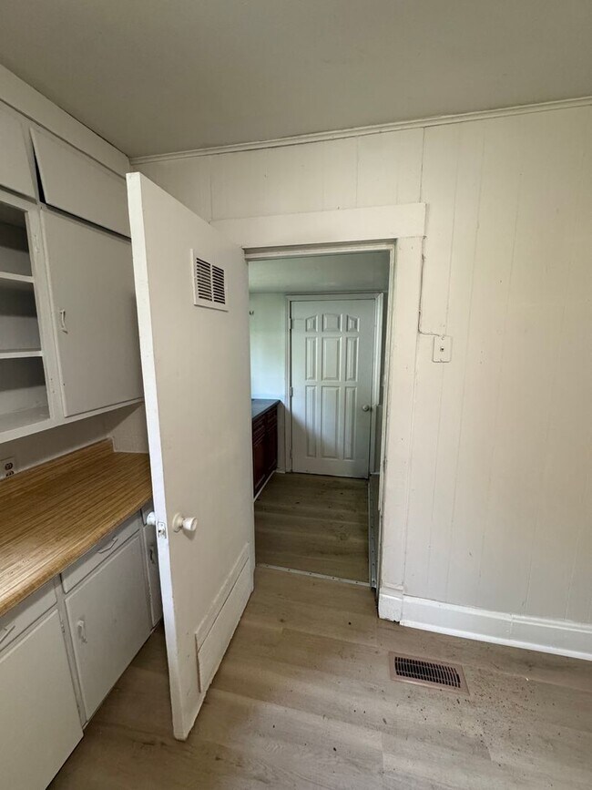 Building Photo - LEASING