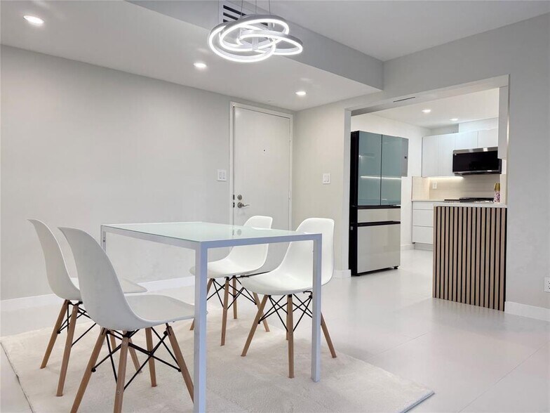 Building Photo - 525 N Ocean Blvd