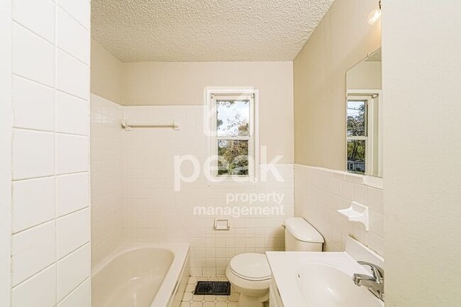 Building Photo - $1200! Beautiful 3 Bed/ 1 Bath home in Birmingham! Ready Now!