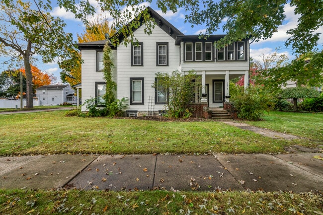 Primary Photo - 1017 N Holbrook St