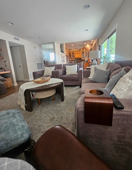 Building Photo - 446 Phlox Ct