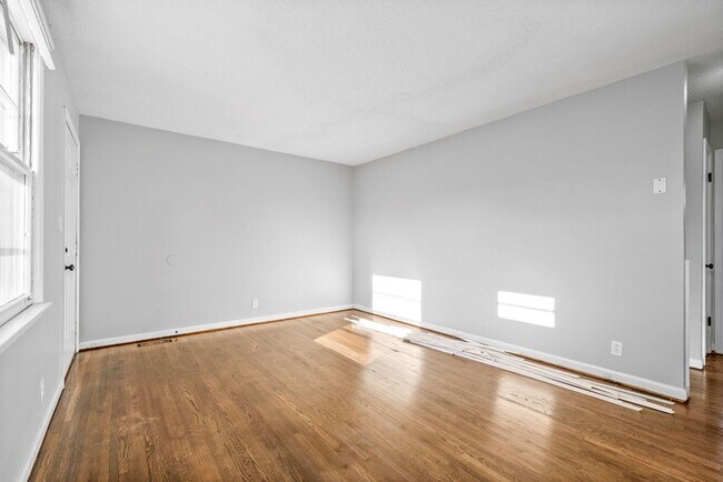 Building Photo - 113 Tandy Dr