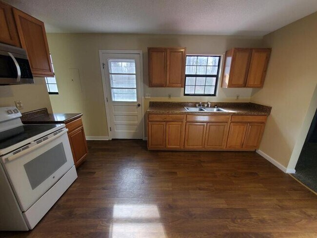 Building Photo - 6414 Tradewinds Dr