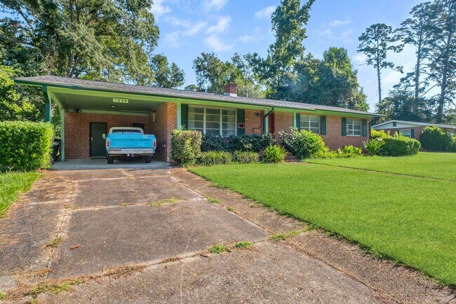 Building Photo - 1230 Circle Dr