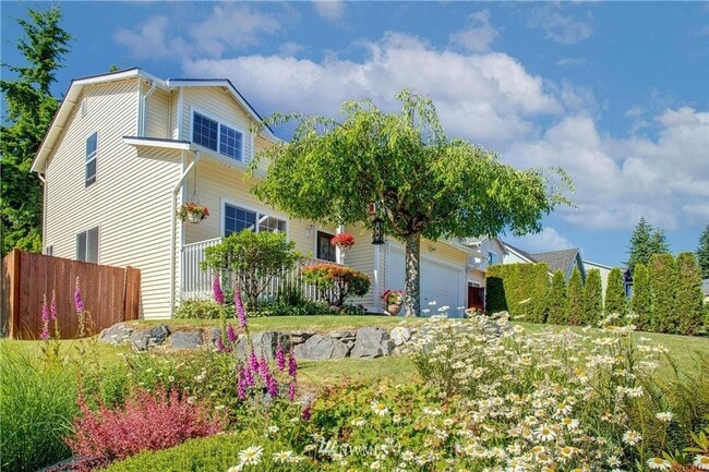 Primary Photo - Modern Updated Detail and Designed 3bd 2.5bath Everett Home!