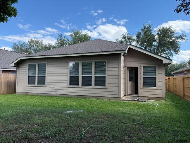 Building Photo - 10623 Saratoga Square