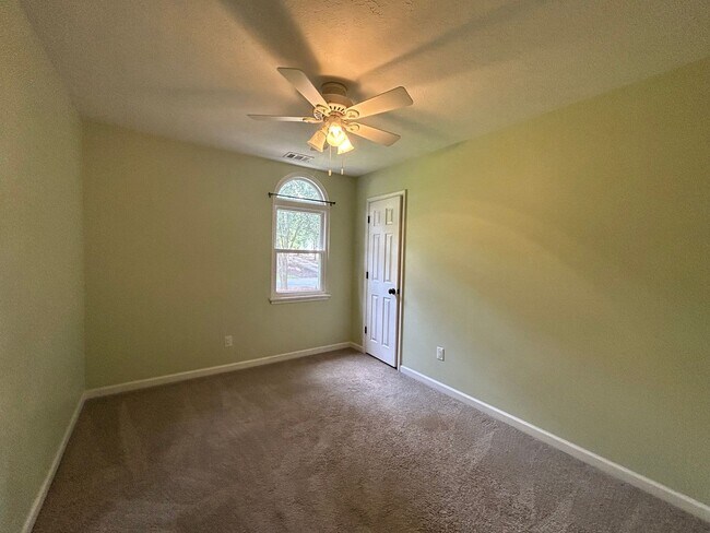 Building Photo - 102 Shawville Ln