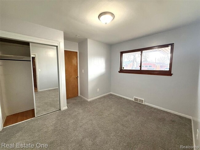 Building Photo - 6845 Plainfield St