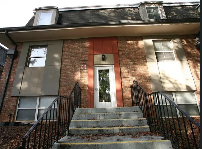 Building Photo - 408 E Virginia St