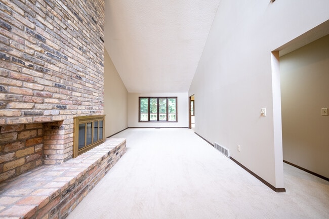Building Photo - 5704 Duncan Ln