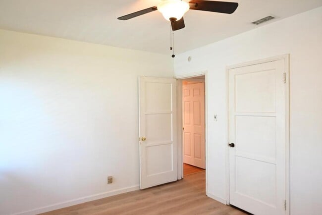 Building Photo - 1325 W 34th St