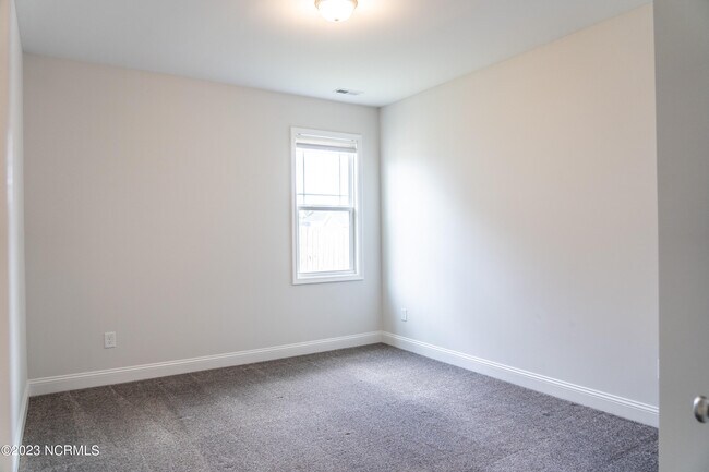 Building Photo - 176 Enfield Dr