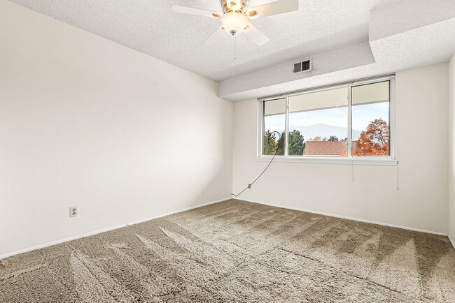 Building Photo - Remodeled 2B/2B East Boulder Apartment w/ ...