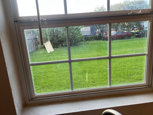 Building Photo - Charming 2BR Duplex in La Porte