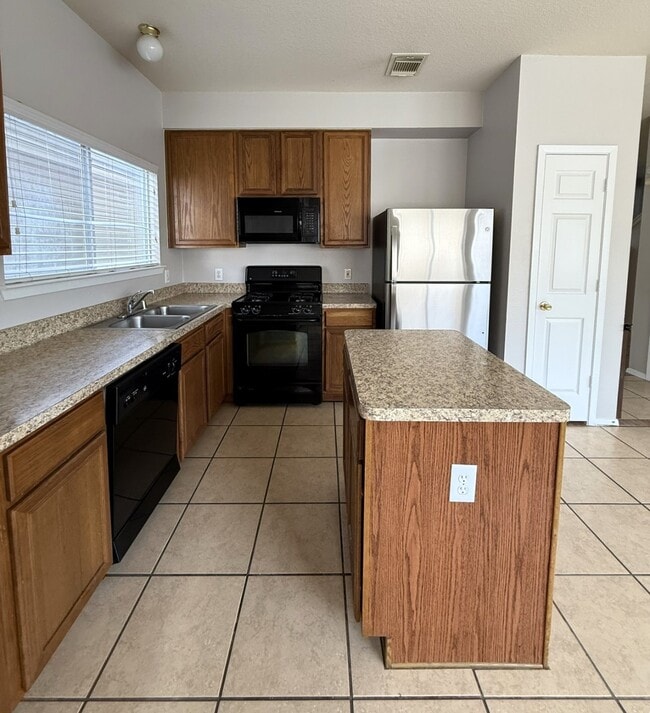 Building Photo - 3914 Mossy Pl Ln