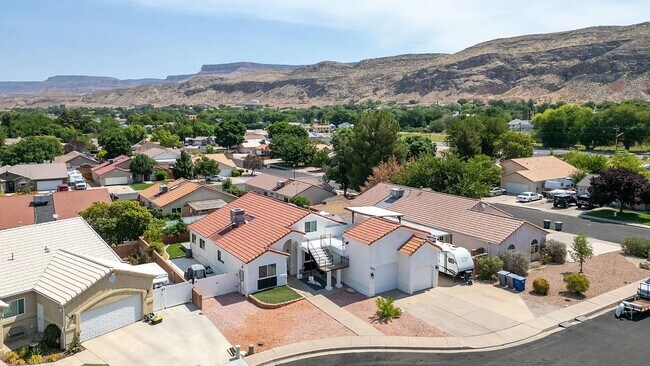 Building Photo - Spacious 6 Bedroom Home in La Verkin!